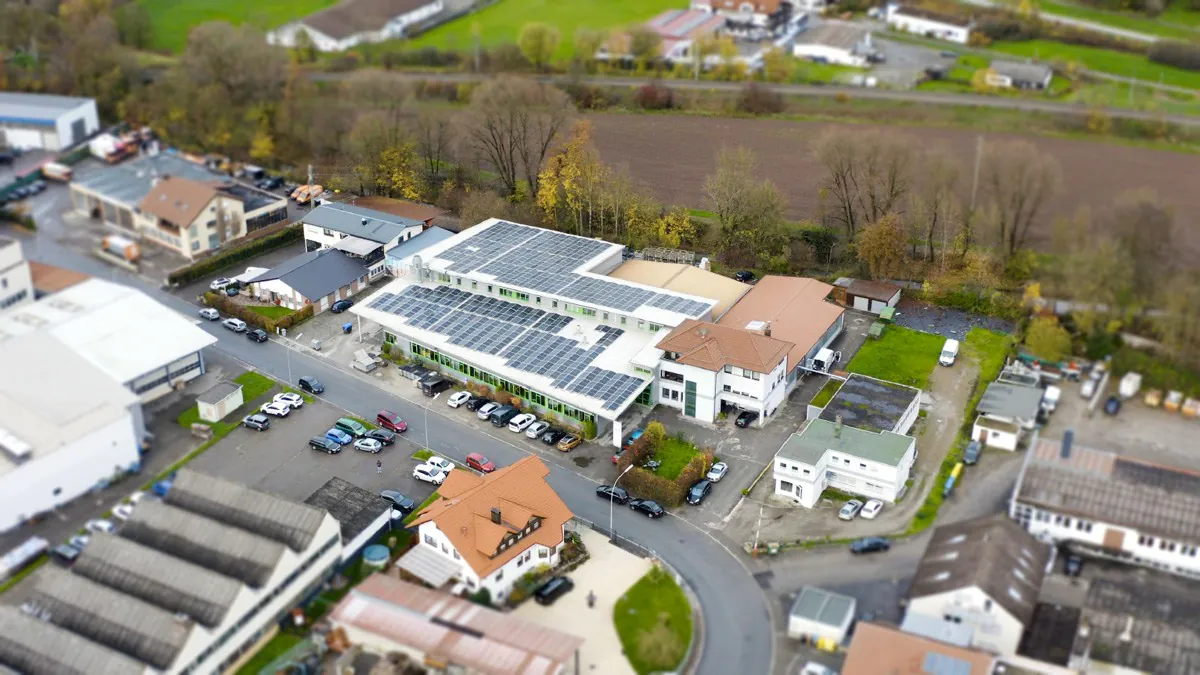 Etiketten-Becker Luftansicht / PV-Anlage